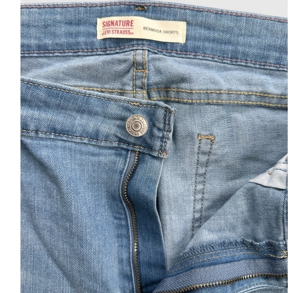 Signature by Levi Strauss Bermuda‎ Shorts Women 18 Medium Wash Excellent Cuffed